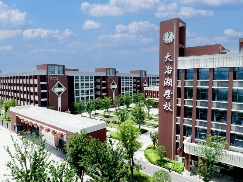 劲牌捐建的大冶湖学校.jpg