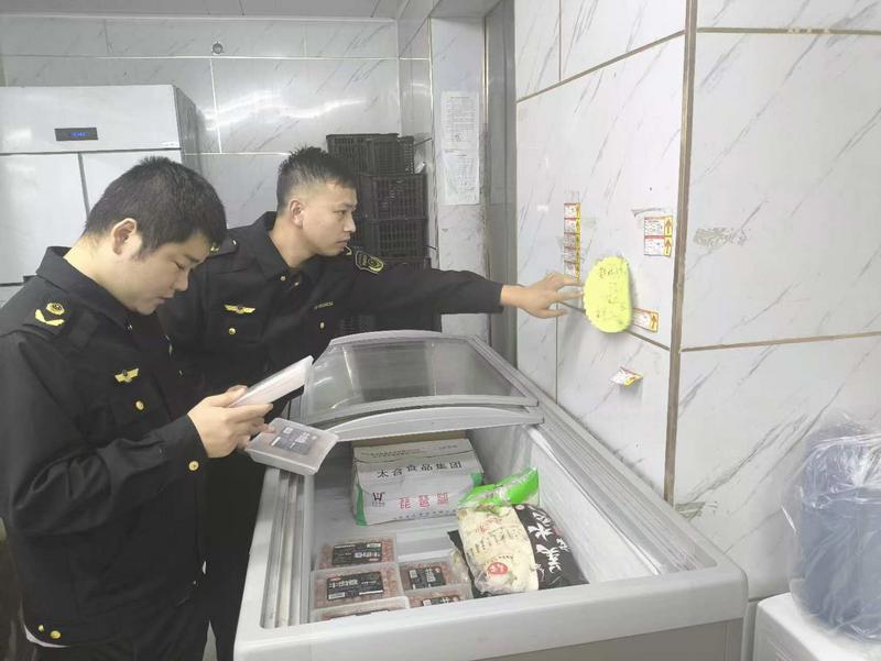 安徽省巢湖市庙岗市场监管所开展冷冻冷藏食品专项检查_检查图片 (3).jpg_cc9062b8794e4c84a4e6573e14d9c6bd.jpg