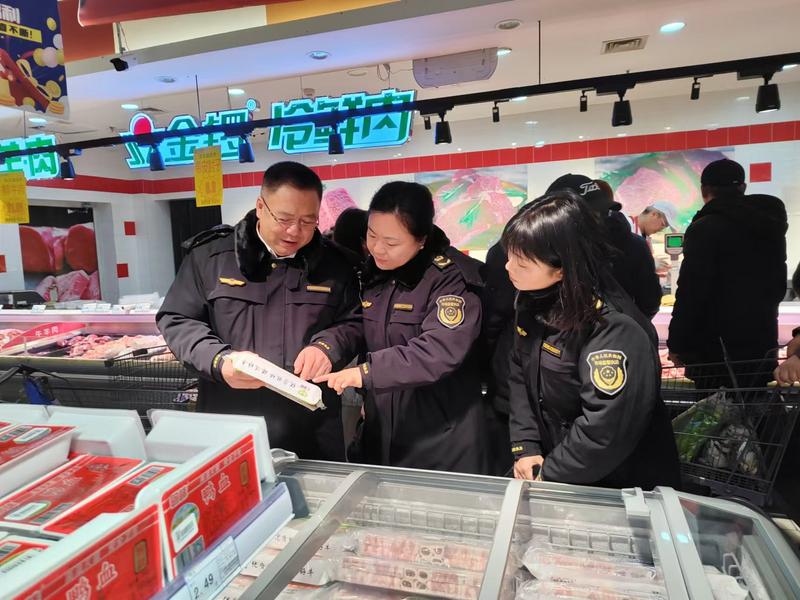 伊春市市场监督管理局主动作为 迅速开展暴雪极端天气期间市场监督检查_5.jpg_59eb024bbd274bf79338be020d635674.jpg