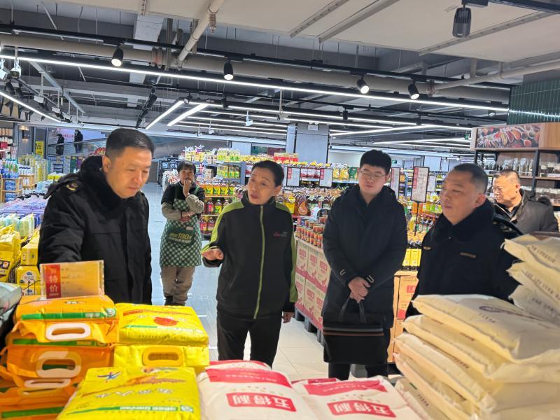 伊春市市场监督管理局：强化联合检查 合力保障元旦市场<span class=