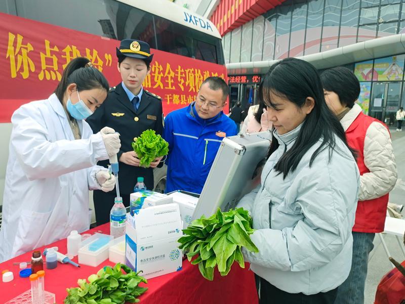江西于都：3.15“你点我检 惠民生服务”  筑牢食品安全防线_江西于都：3.15“你点我检 惠民生服务”  筑牢食品安全防线 (3).jpg_c6cf9e0d07a54916b2810195a20c4d13.jpg