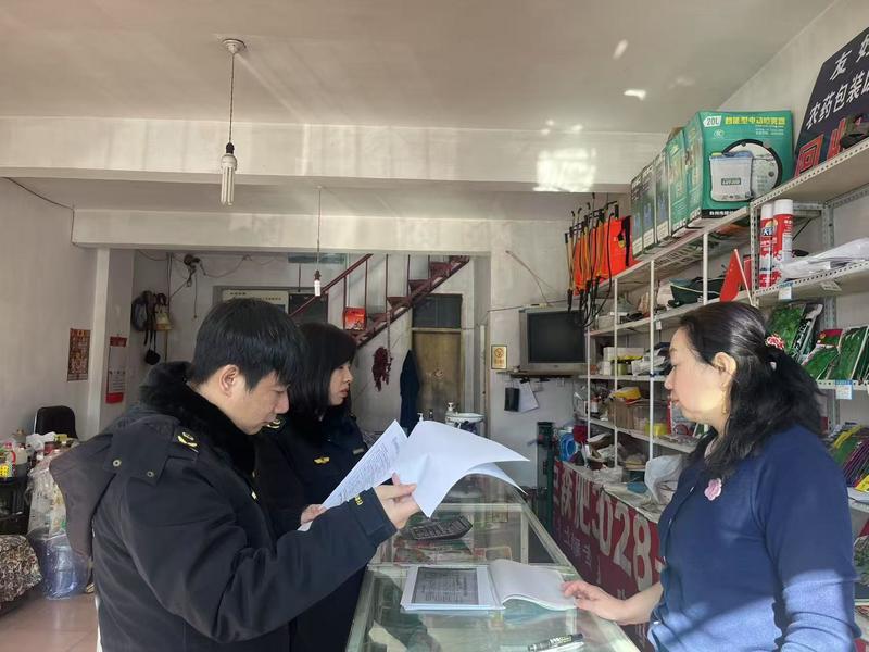 伊春市市场监管局友好分局：农资打假在行动 护航春耕守粮安_21b0b14d14603ecdc2dbd5da9da3eb4.jpg_0e71e8bc37394961a6ae1849c8c3479b.jpg