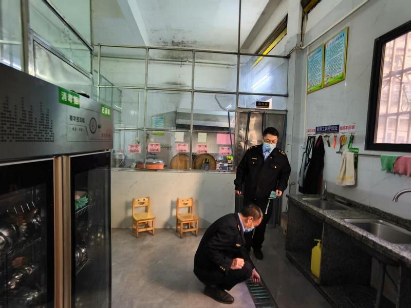 全州县市场监督管理局：城郊所全力开展校园食品安全专项行动_图片2.jpg_11b99bbc30014937a0d81ba6d193c2bf.jpg