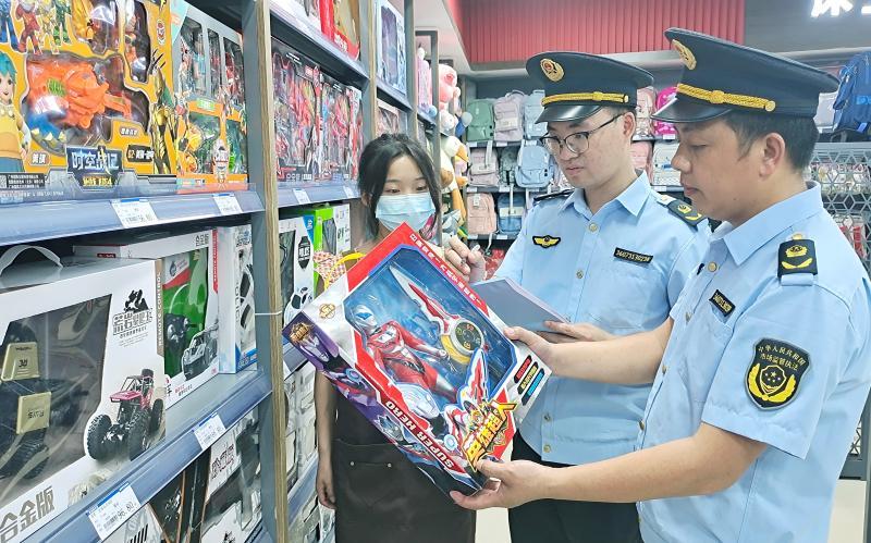 江西于都：查玩具  迎六一_江西于都：查玩具  迎六一 (6).jpg_569da1aa617d4dc8859846a511a02558.jpg