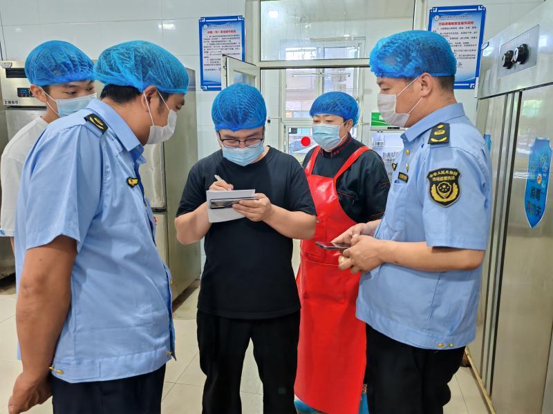 护航中高考食品安全‖保定市满城区市场监督管理局开展校园食品安全“你点我检 服务惠民生”活动_微信图片_2025-05-21_113347_571.jpg_5ae5bd0527da4dfa92e9068add33398f.jpg