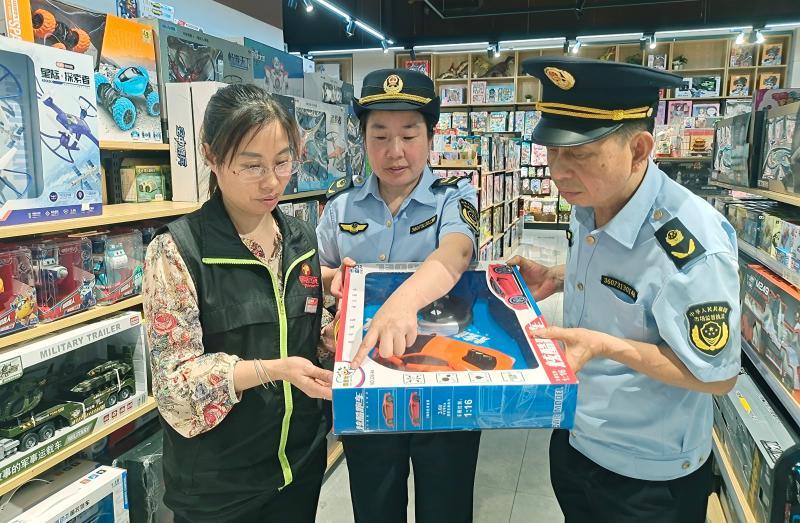 江西于都：查玩具  迎六一_江西于都：查玩具  迎六一 (1).jpg_6123a44f64394d35b058383ce052a9cb.jpg