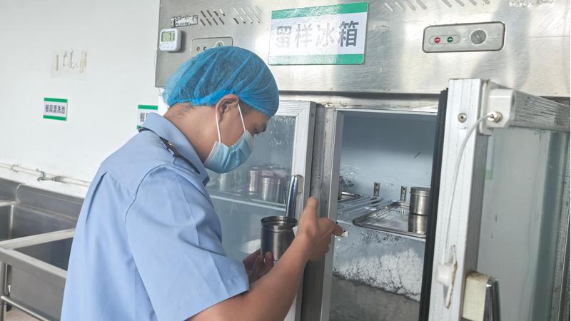安远县市场监督管理局“食”刻守护考生饮食安全_安保驻点工作图片3_a116d4883c50473aaee63b46f9508fb8.jpg