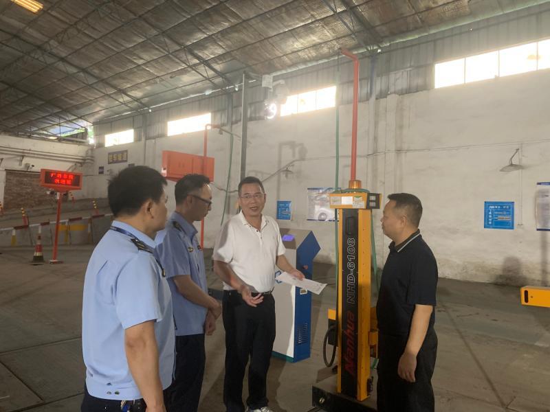 广西柳州市柳江区：严把车辆检测关 筑牢安全防线 ——柳州市市场监管局到柳江区开展机动车辆检测专项整治督导_c913b838f116994030a3f0fd2117d2d.jpg_20f738aaf00648ceb6ae9e500c00d680.jpg