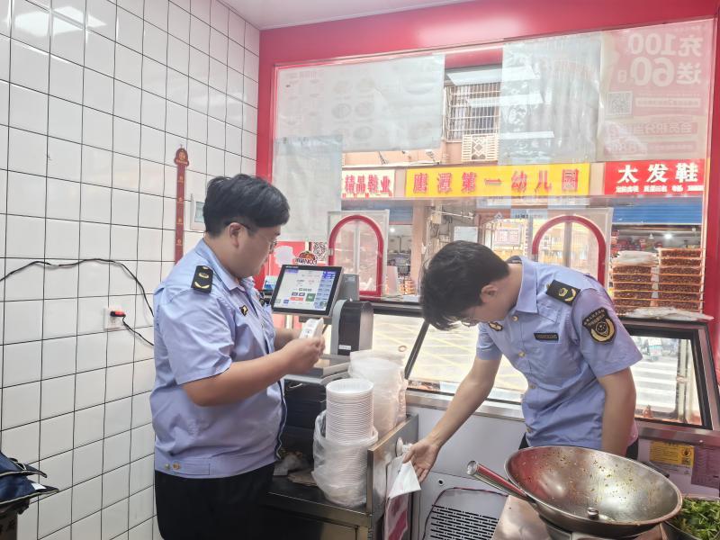 月湖区市场监管局多措并举开展塑料污染治理_4bc6620d3229c2a9c02a94140ab8129.jpg_98b925d1926d4ad3b4e77862cbe27785.jpg