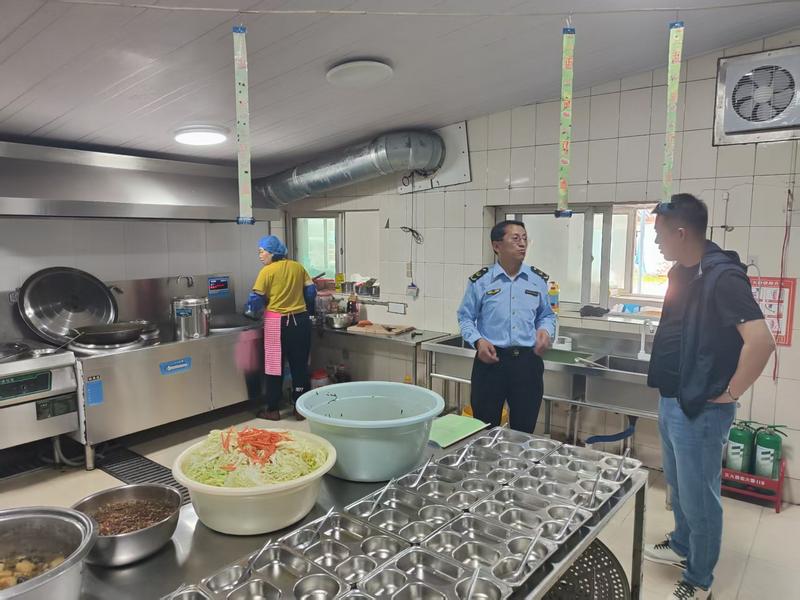 辽宁省凤城市市场监管局起底整治养老机构食堂食品安全_3c75d9e5eb4960c3b6af8cb2f50141c.jpg_5750426da4eb4011884d69231a18418e.jpg