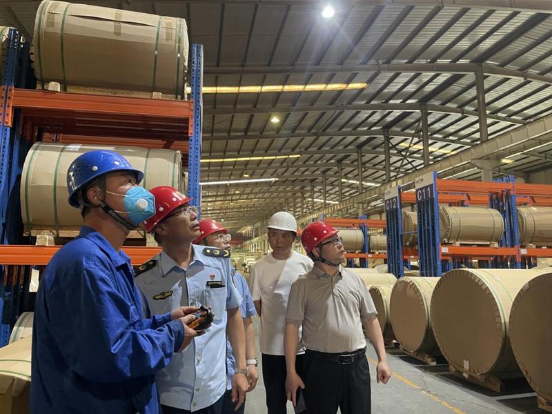 隐患排查助生产 聊城市市场监管局开展 起重机械安全检查_起重机检查.png_2fd92de14fb1455f9a4d81df8392b7bf.png